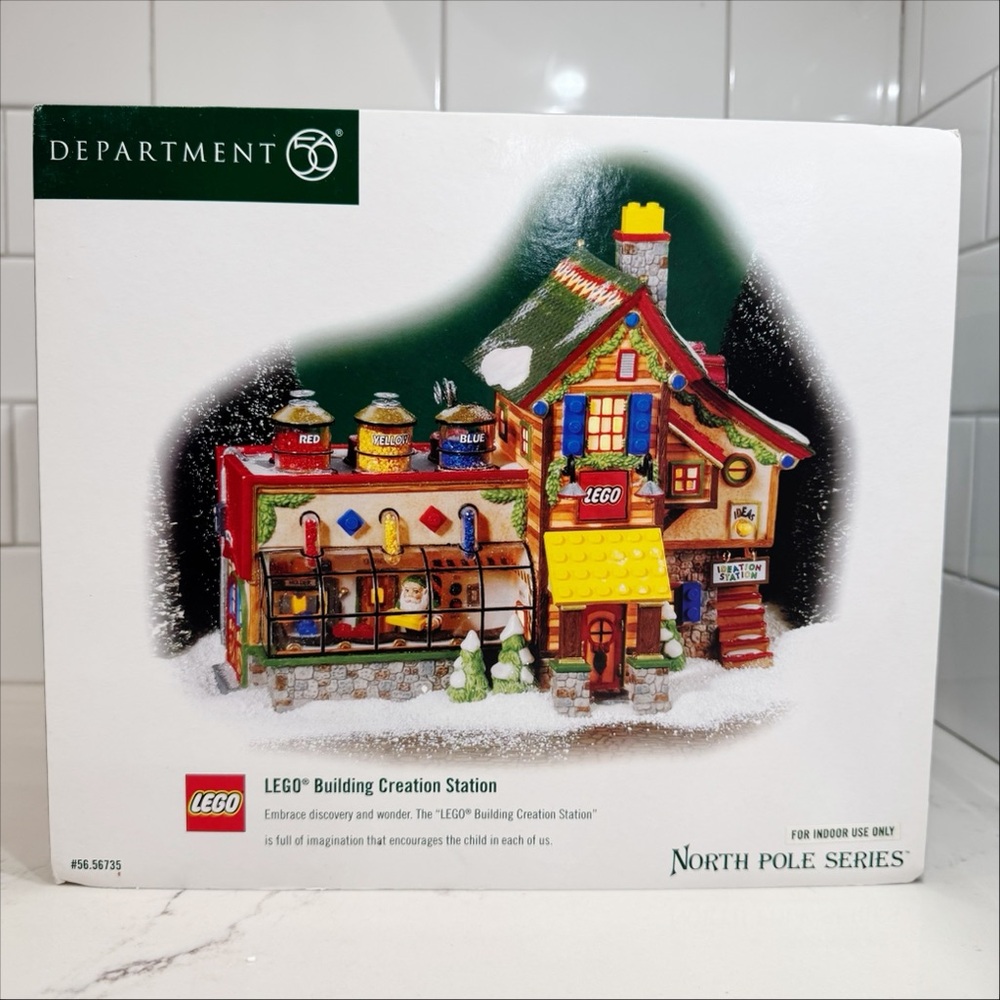 ❤️🎄❤️ Dept 56 | “LEGO Building Creation Station”| North Pole Series ❤️🎄❤️ - Picture 14 of 15